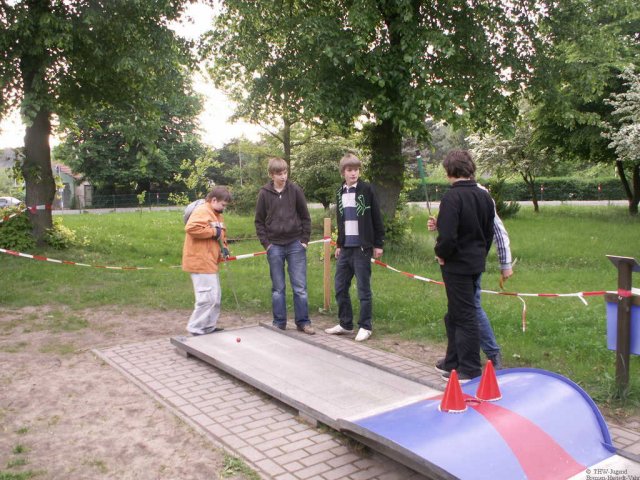 06THWMinigolf070509-10