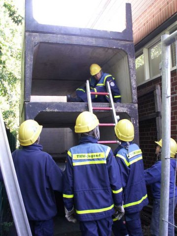 15THWBergungVerletzter280509-1