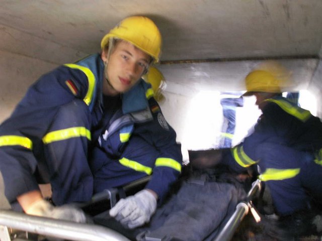 15THWBergungVerletzter280509-19