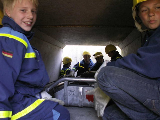 15THWBergungVerletzter280509-21