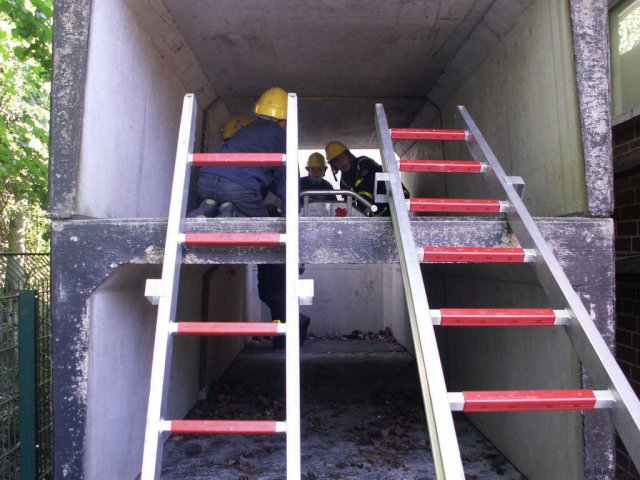 15THWBergungVerletzter280509-9